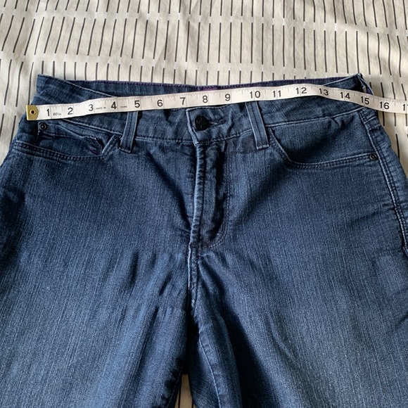 NYDJ NOT YOUR DAUGHTERS JEANS.  LIFT & TUCK.  BOOTLEG.  SIZE 6. - Picture 6 of 8